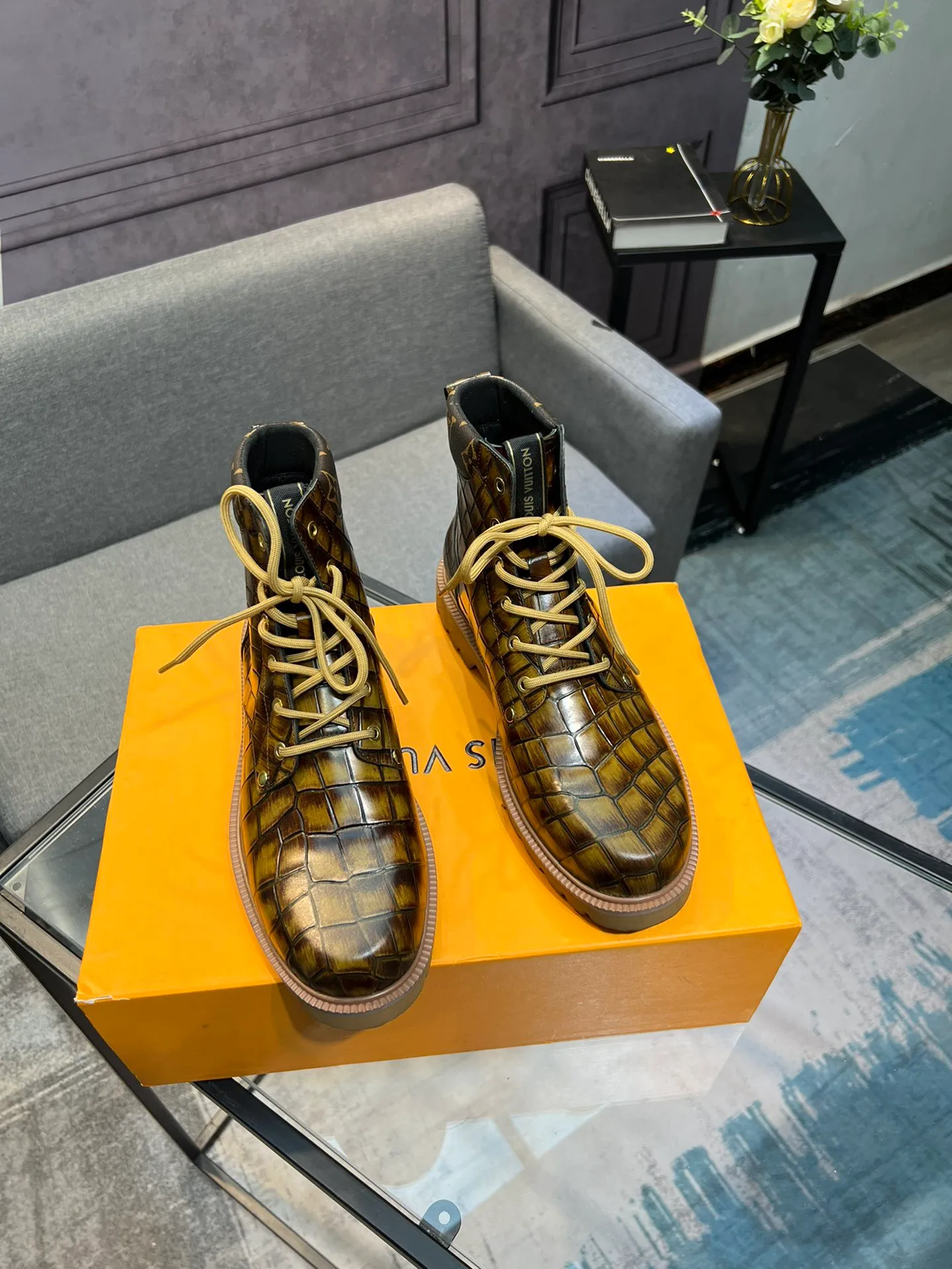 Men's shoes 💰900 L Home - the latest LV men's business casual boots, luxury and nobility are a must, all made of imported original first-layer cowhide, just to create a more comfortable wearing experience, ➕top imported water-dyed full cow lining, original high wear-resistant outsole! 👏👏 Size: Male 39-44; (38 45 46 customized)